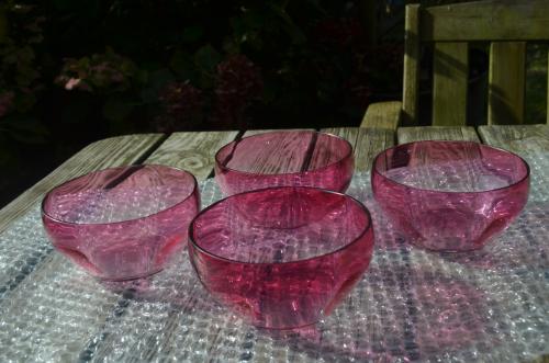 4 Cranberry-kleurige coupes