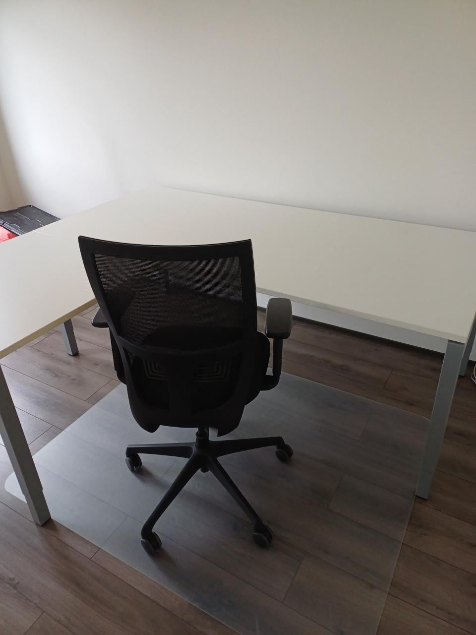 Bureau, bureaustoel en stoelmat