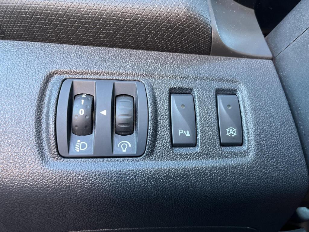 Renault Clio 0.9 tce limited | cruise control | airco | trekhaak | navigati