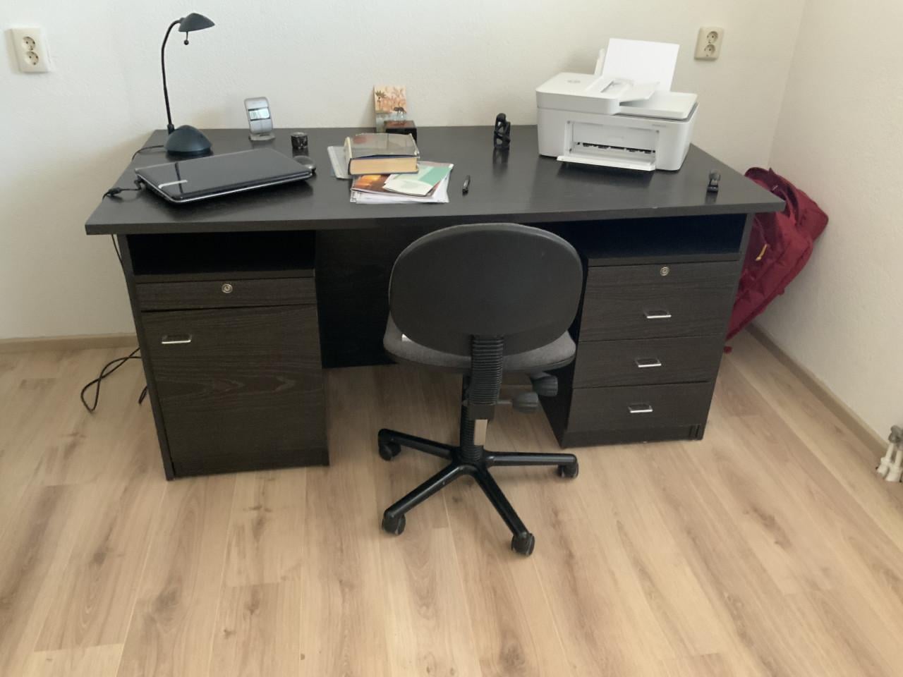 Bureau 2 x
