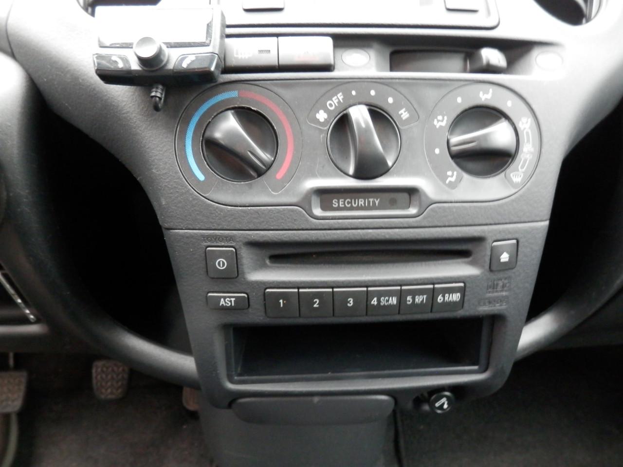 Auto Garant Biedt Aan: Toyota Yaris 1.0 Idols