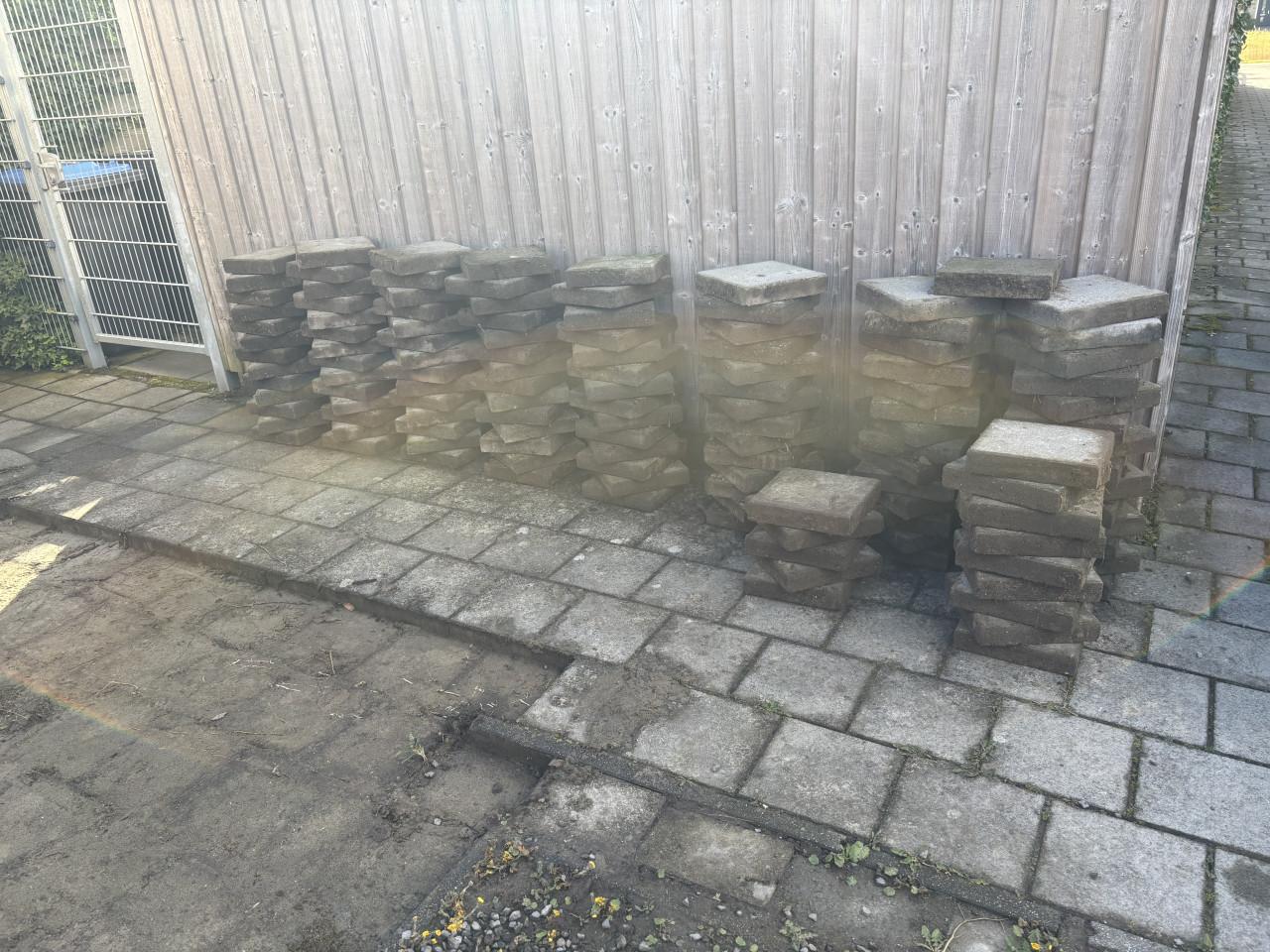 Betontegels +\_ 120 stuks