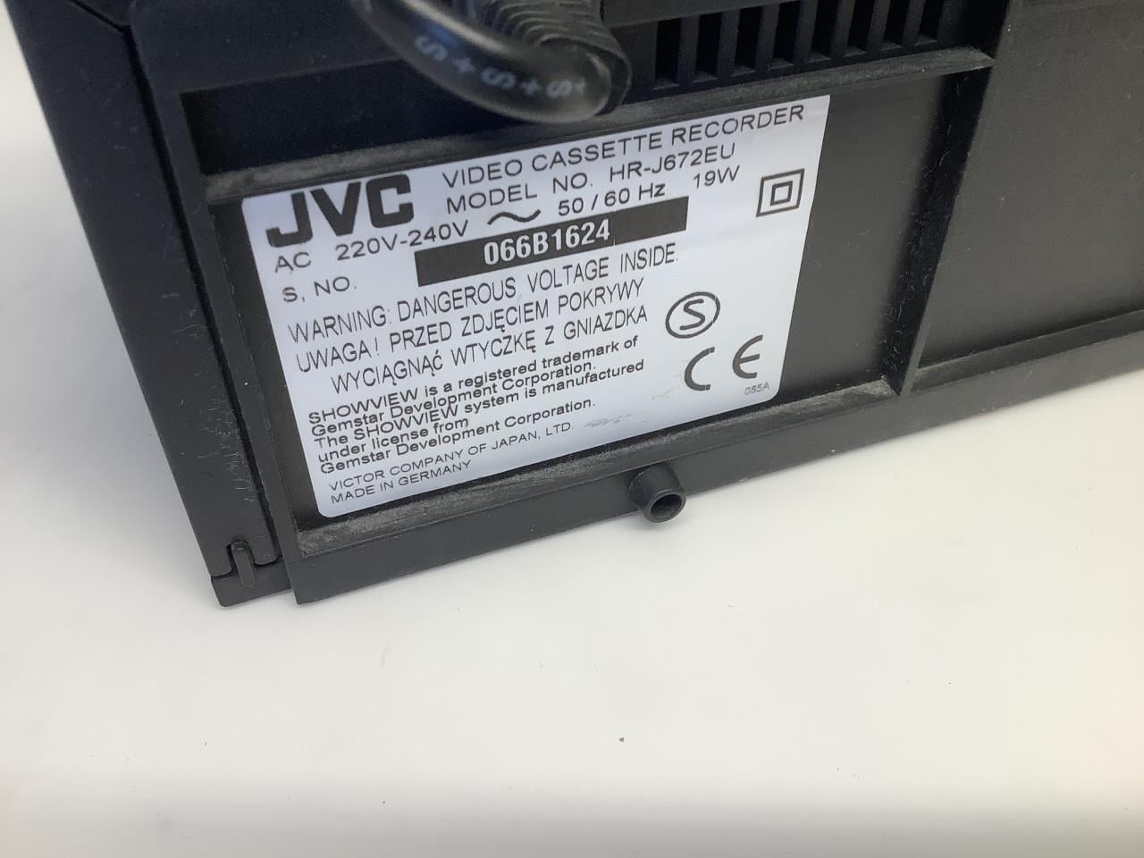 Videorecorder JVC + veel Walt Disney films en Star Wars trilogie VHS banden