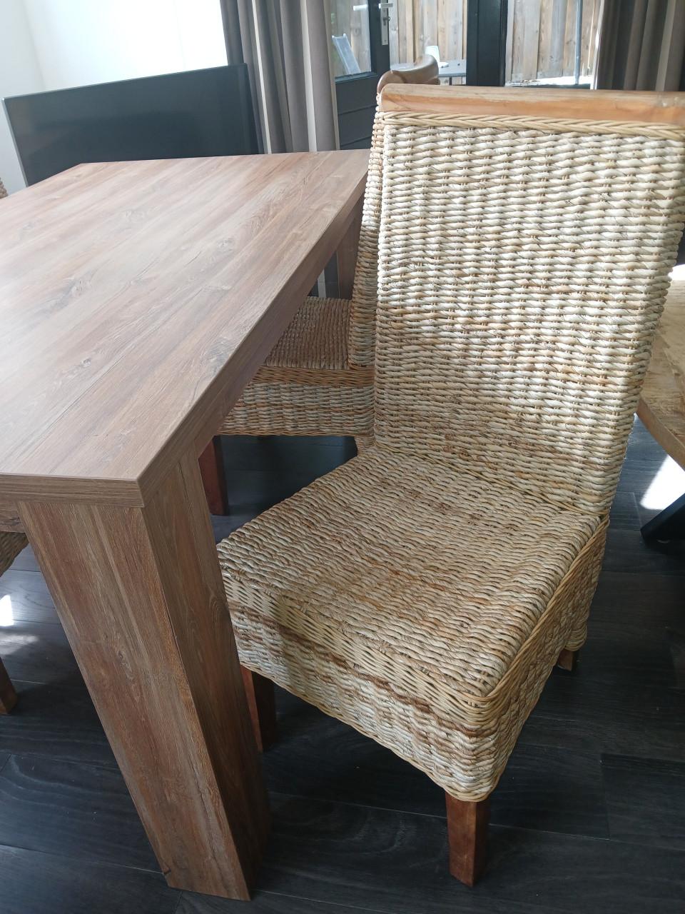 Gratis af te halen in Burgh-Haamstede: eethoek en salontafels