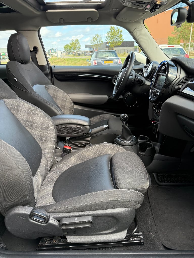 Mini Cooper 1.5 - chili - pano