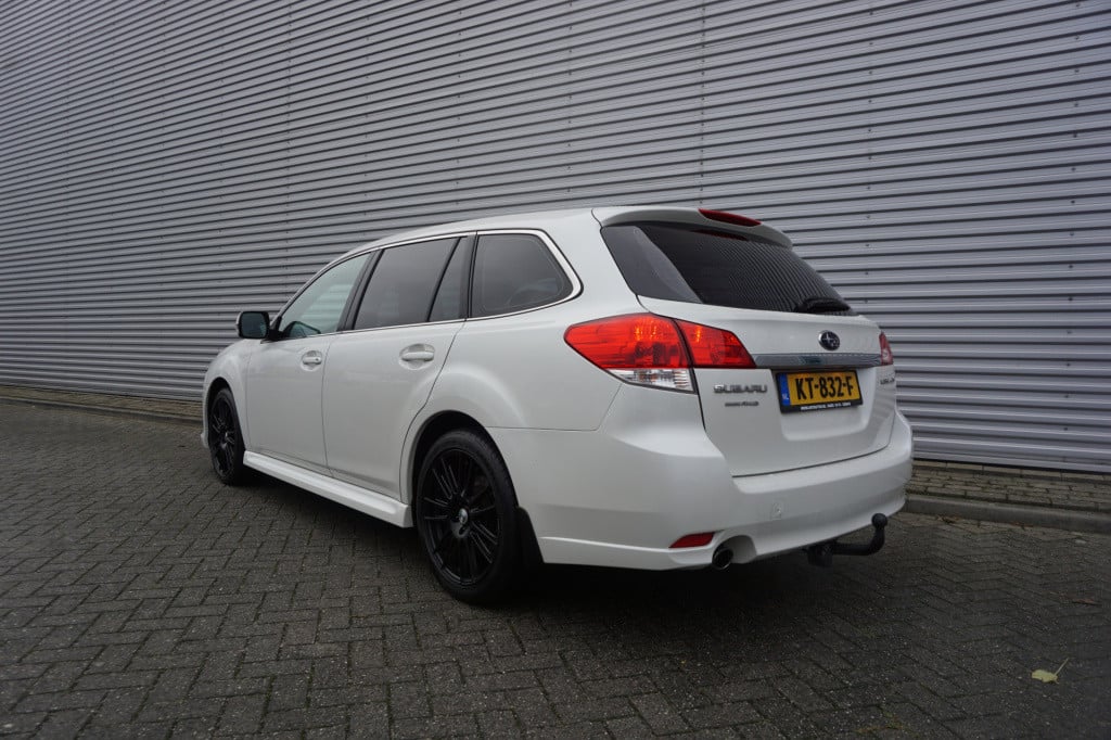 Subaru Legacy touring wagon 2.0i intro automaat - climate / navi / cruise /