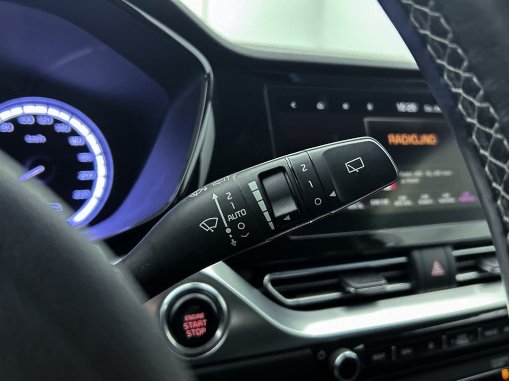 Kia Niro 1.6 gdi hybrid sportsline | trekhaak | 18 inch | half leder