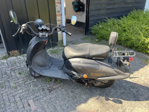 AGM scooter