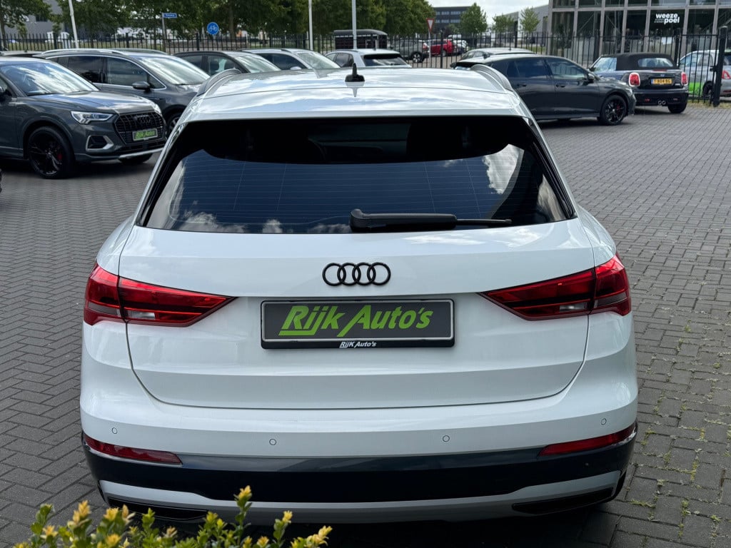 Audi Q3 35 tfsi design luxe * trekhaak * sportstoelen* carplay