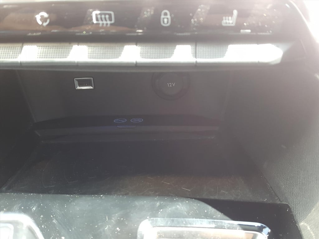 Peugeot 3008 1.6 plug-in hybrid 225pk blue lease allure eat8 automaat navig