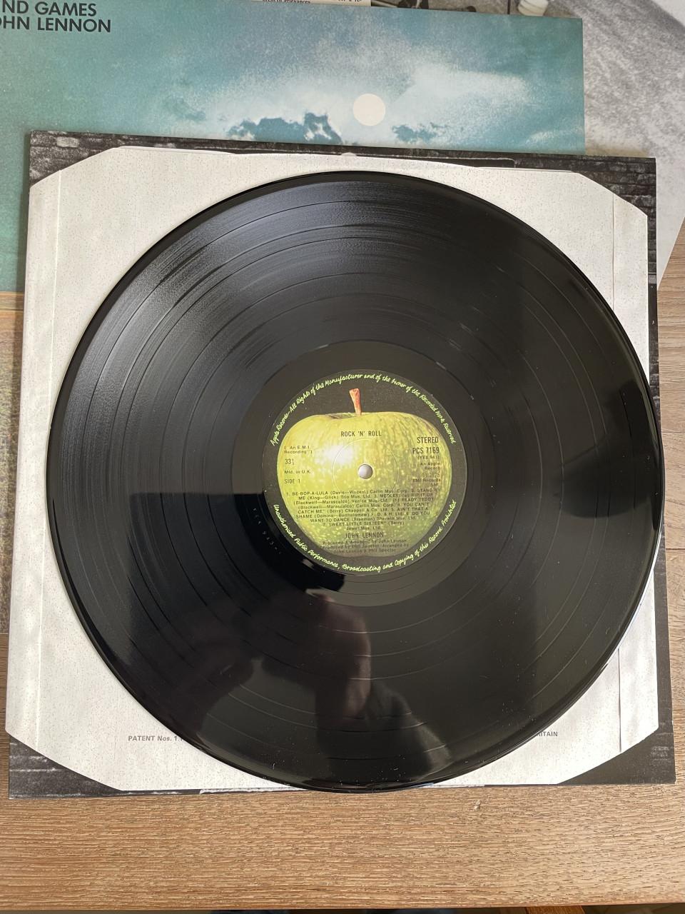 VERKOCHT    John Lennon box   VERKOCHT.