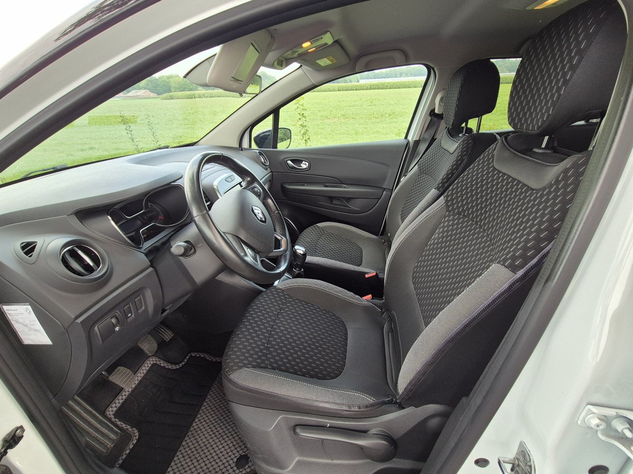 Renault Captur 0.9 TCe Intens 2017, wit met zwart dak