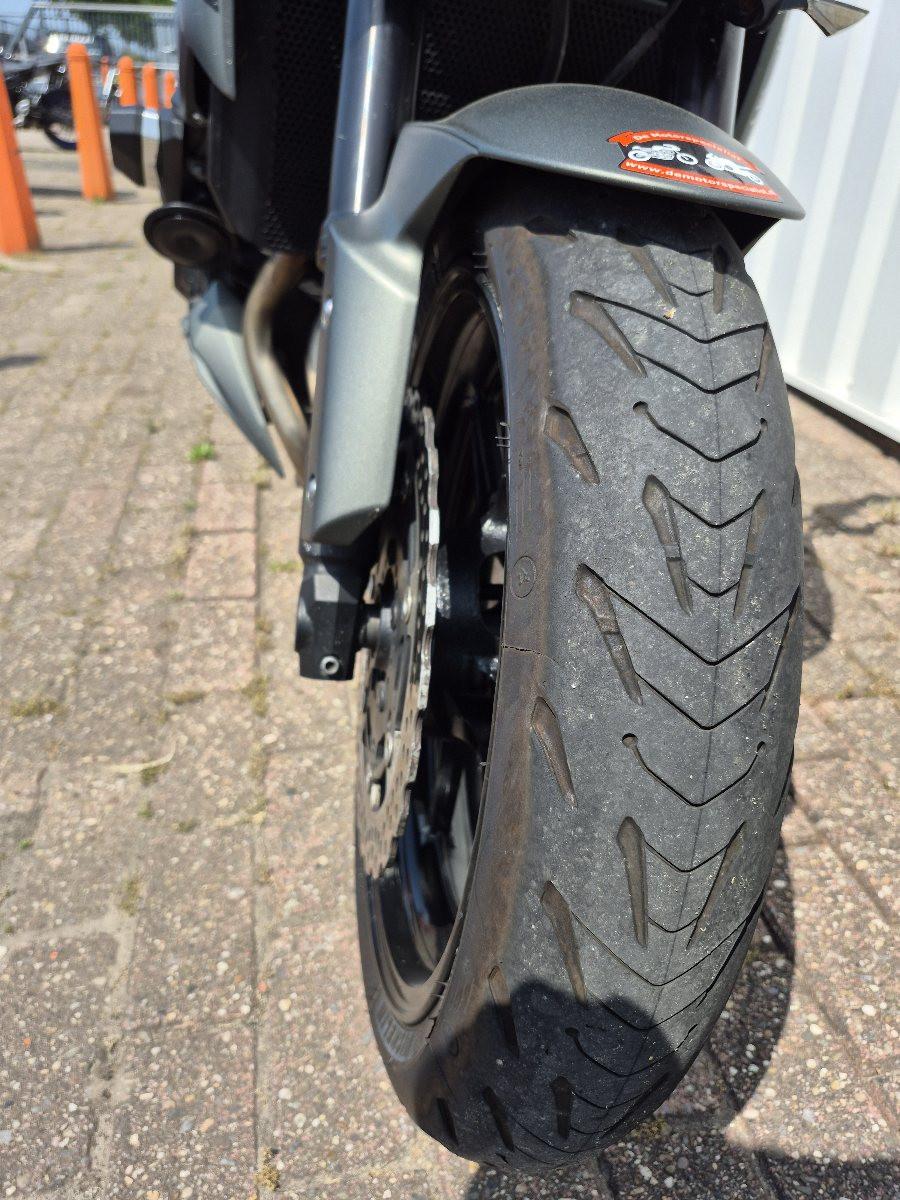 Kawasaki Z800 Akra, stoere naked bike