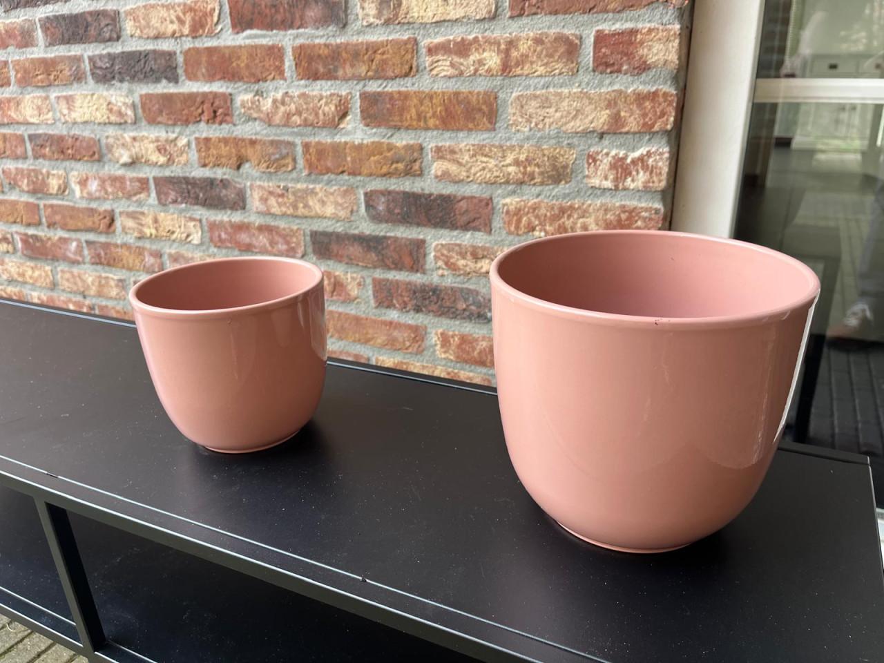 Sidetable - moderne kast - poederroze bloempotten