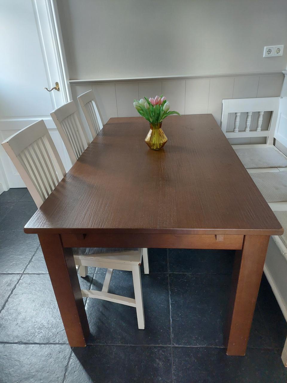 Prachtige eiken eetkamertafel met aansteekblad, stoelen en klepbank