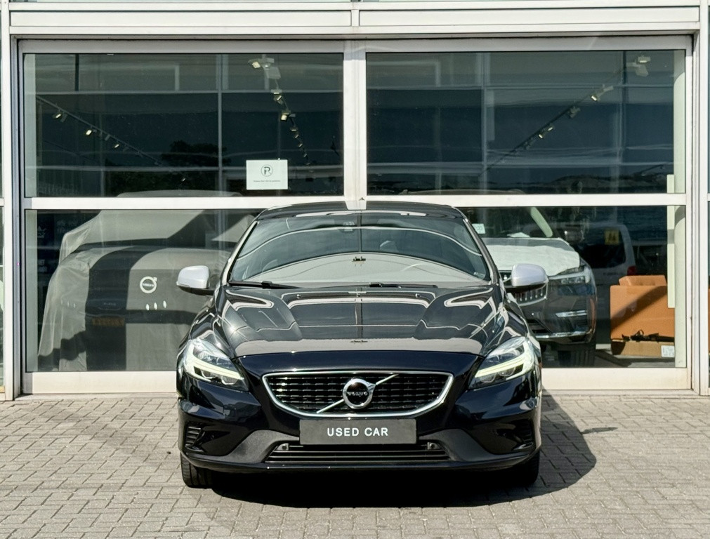Volvo V40 t3 153pk aut6 polar+ sport| panodak| camera| trekhaak| keyless|