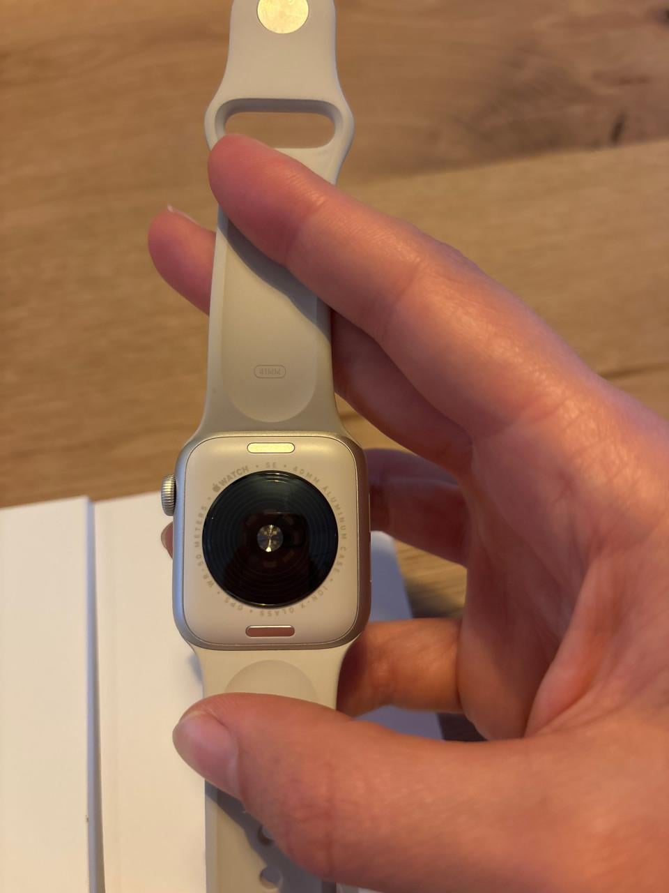 Apple watch SE 40 mm Starlight