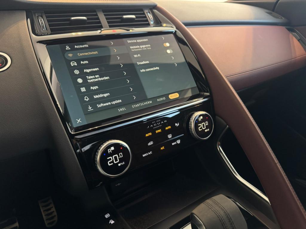 Jaguar E-pace 1.5 p300e awd r-dynamic s