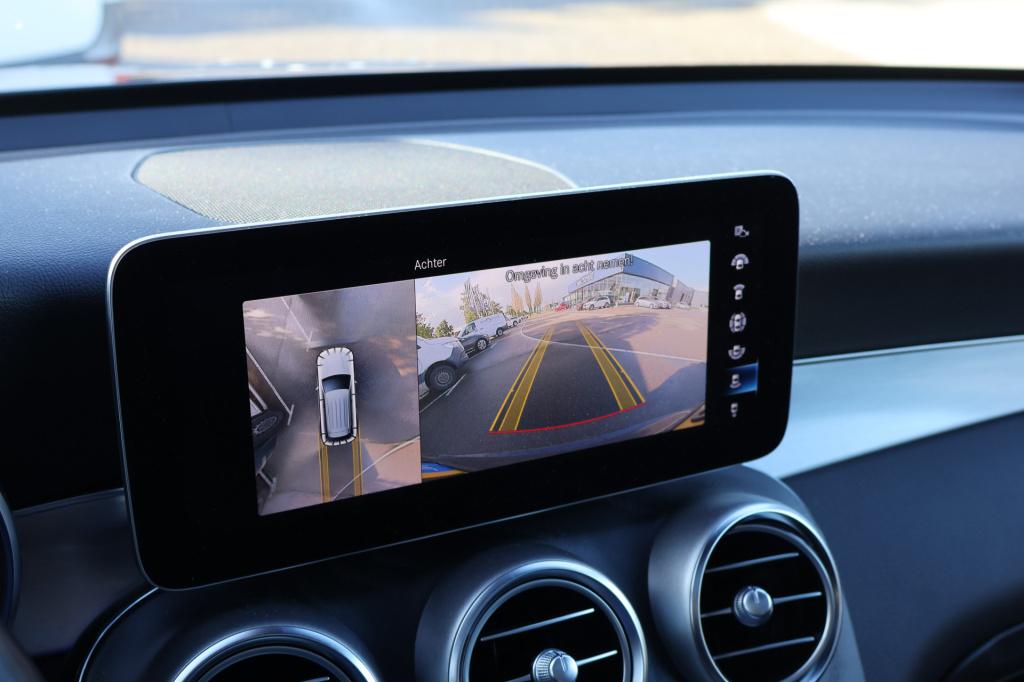 Mercedes-Benz Glc 200 premium i panoramadak i trekhaak i 360 camera i sfeer