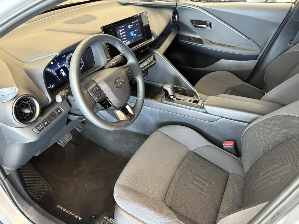 Toyota C-hr 1.8 hybrid 140 dyn