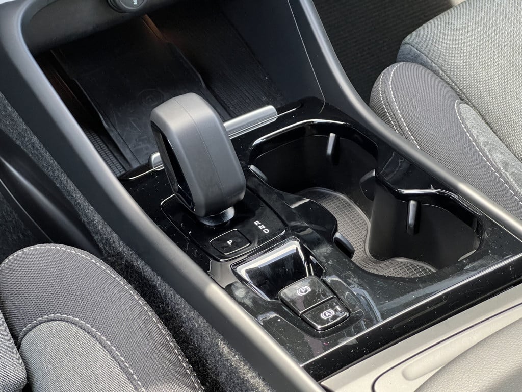 Volvo XC40 b4 197pk plus dark| adap.cruise| trekhaak|camera| googlemaps| el