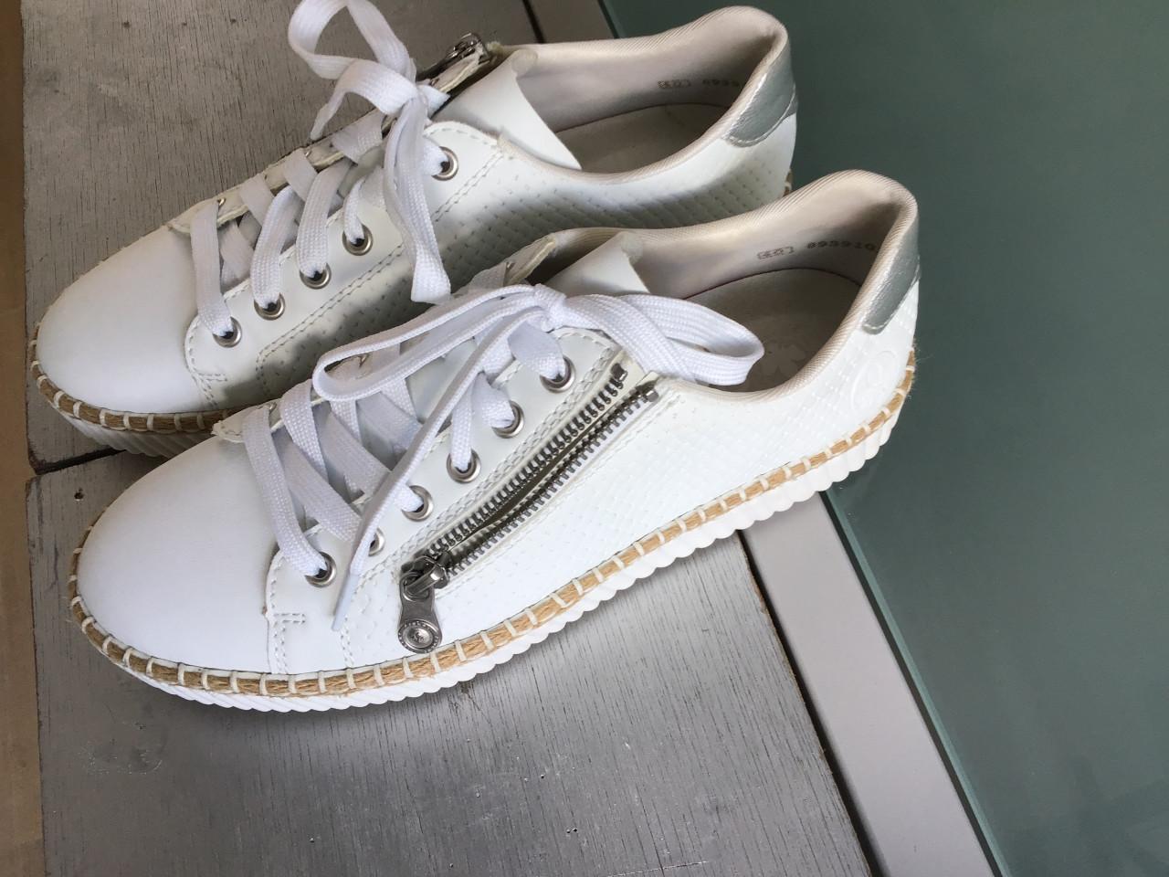 Nieuwe schoenen maat 40