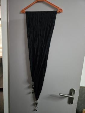 Zwarte boho-sjaal met prachtige bedels aan uiteinden. 120cm. Nieuw