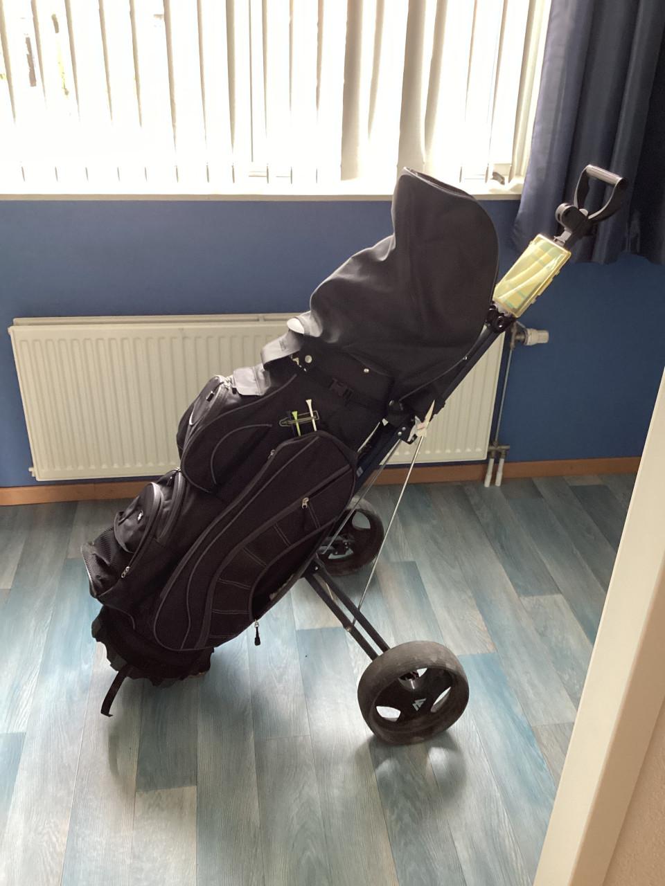 Golftas met trolly zwart. Merk Legend.