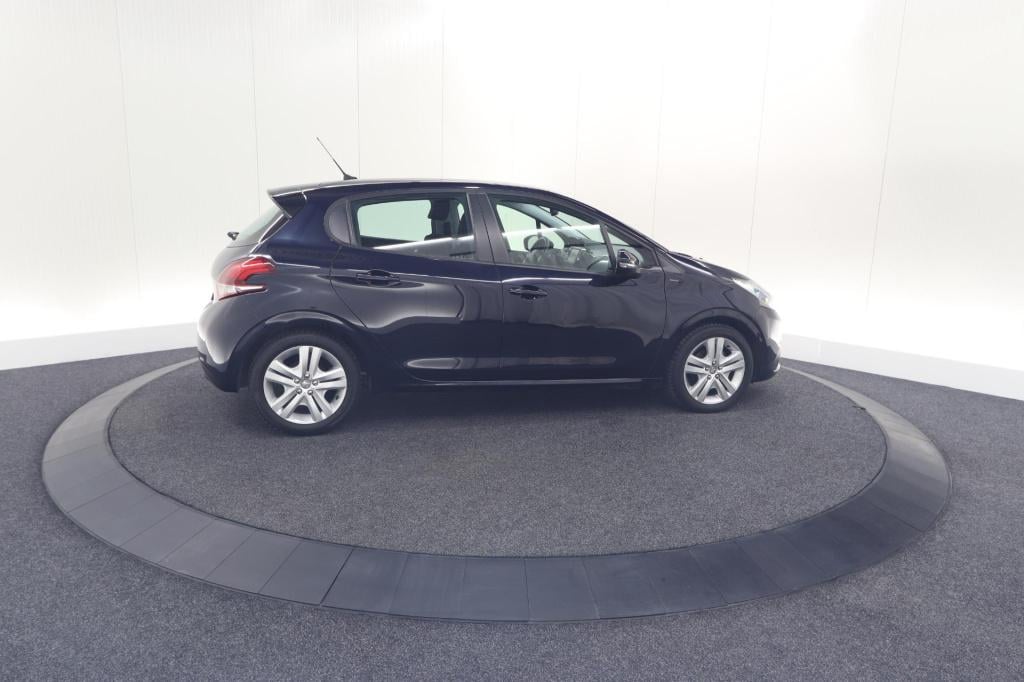 Peugeot 208 puretech 82 signature | allseason banden | navigatie | parkeers