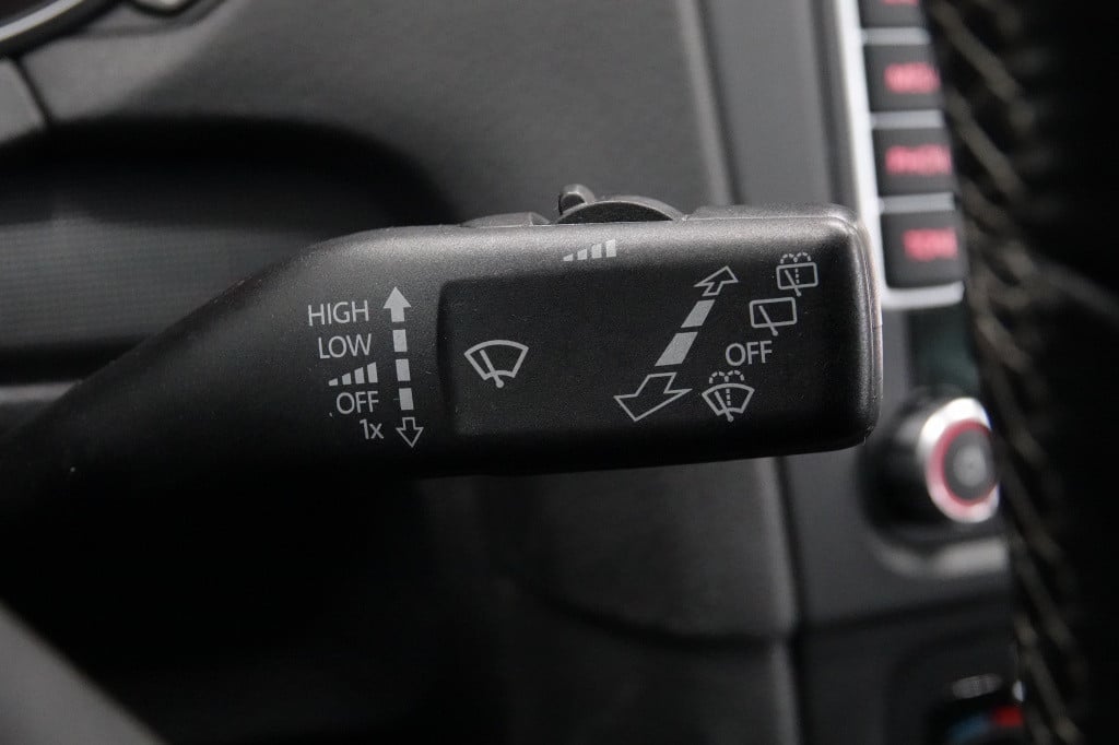 Volkswagen Golf 1.2 tsi highline | pdc | navi | stoelverw. |