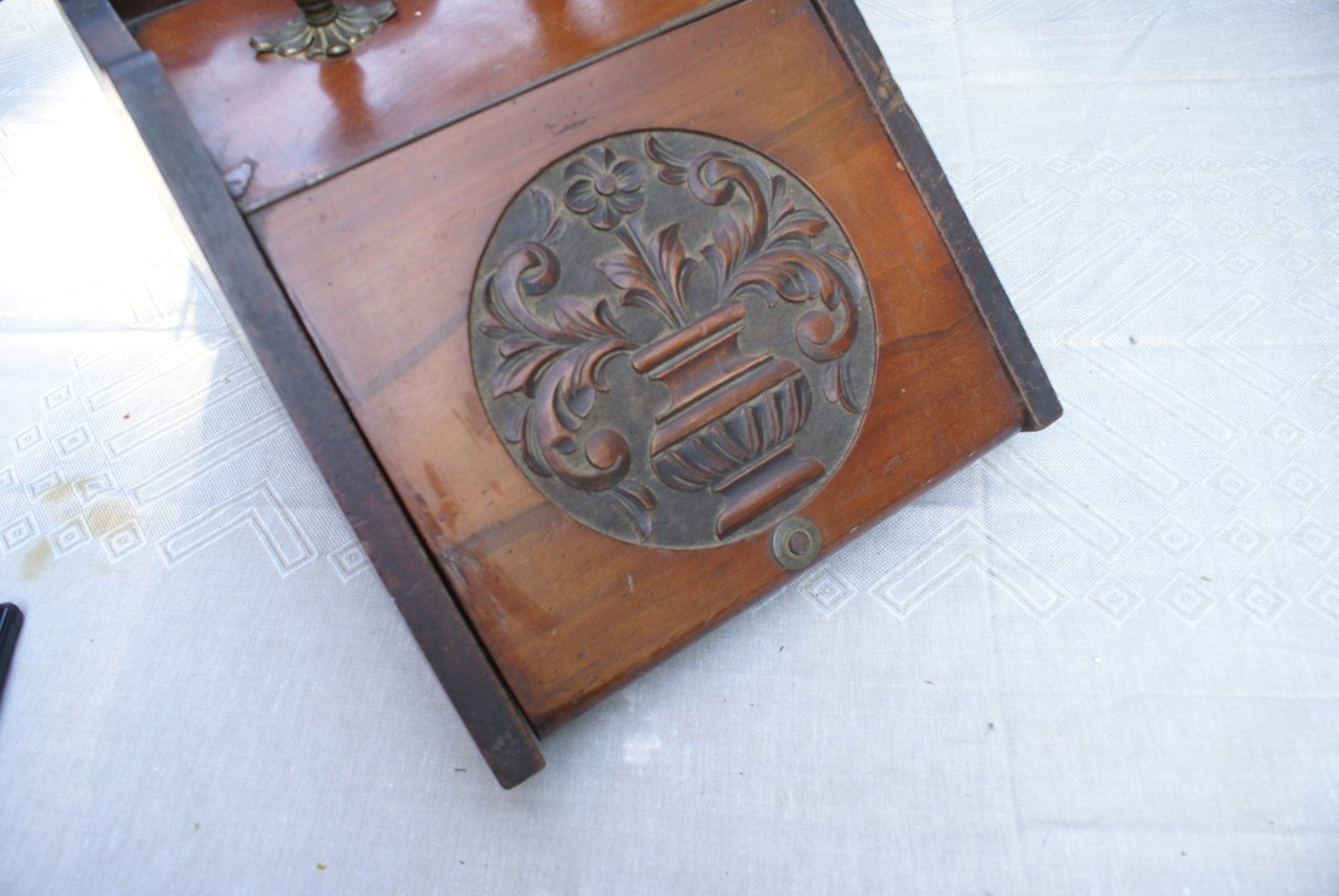 Houten kolenbak met schep