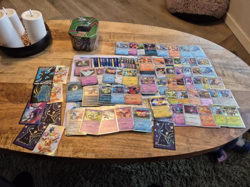 Mooie partij van 300 pokemon kaarten. Veel glimmende