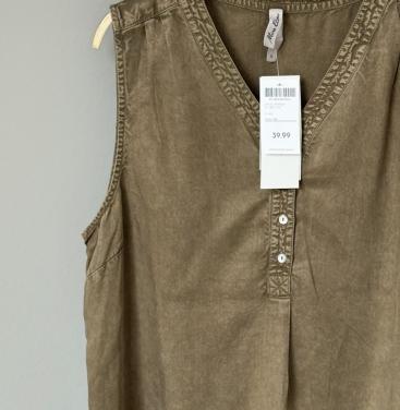 Splinternieuwe Tencel Tuniek/Blouse. Mt XL. Valt als 40/42. Kleine 44