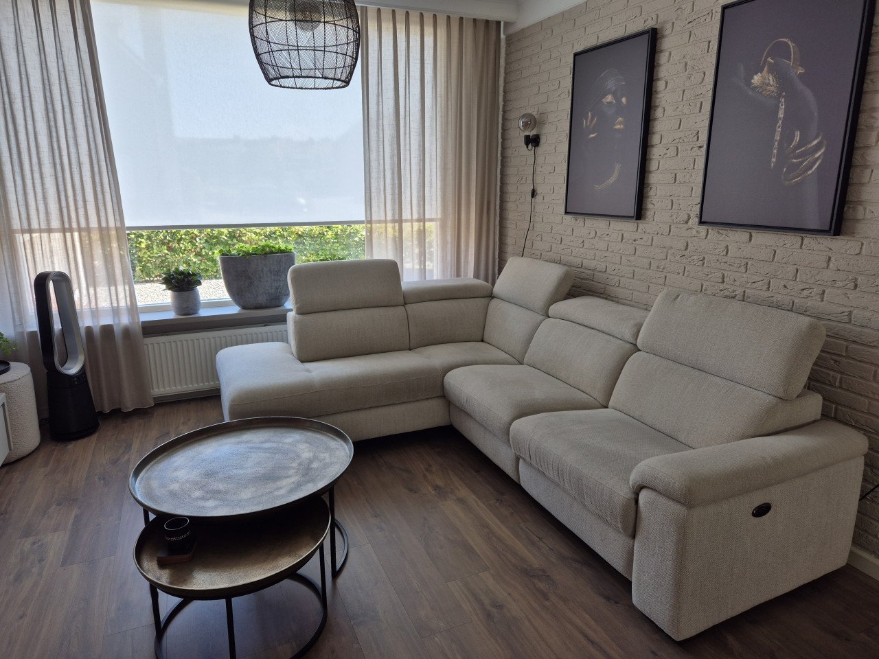 Beige Hoekbank Morres met elektrische relaxfunctie