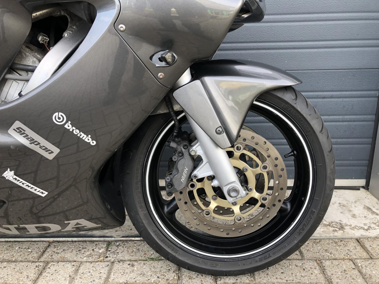 ***VERKOCHT*** Honda CBR600 uit 2003, sportdemper €2450.-