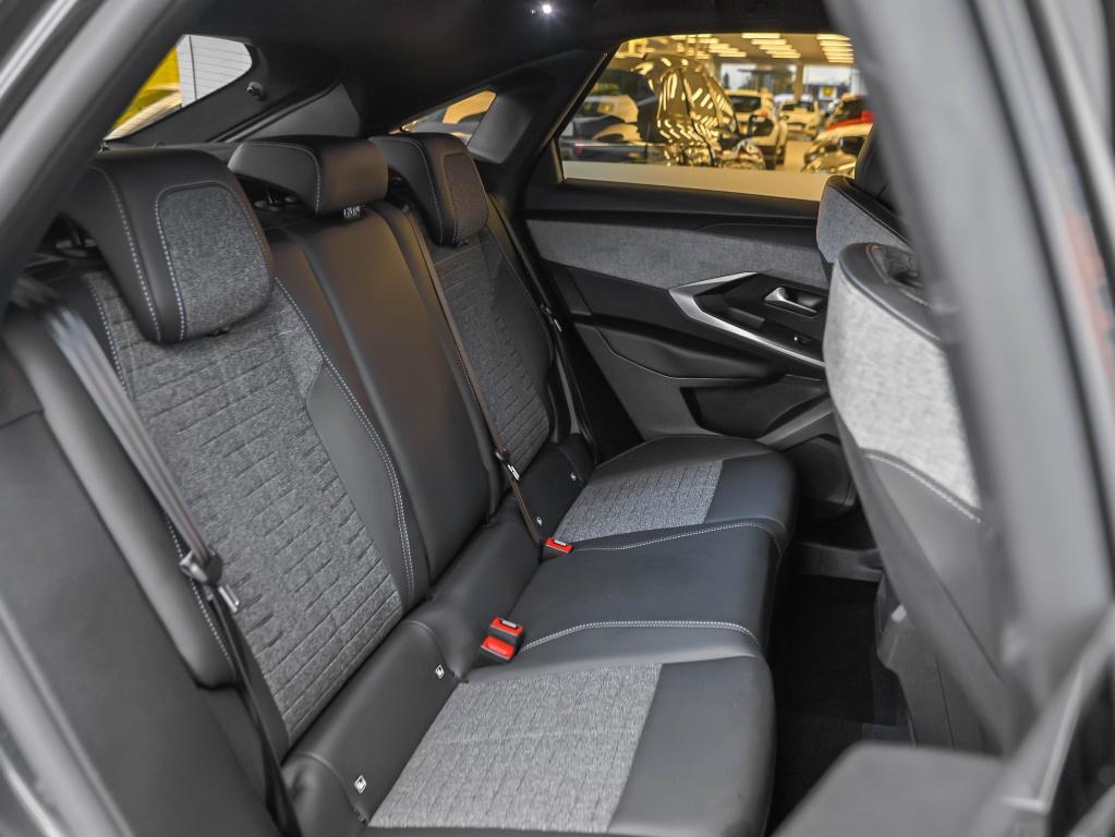 Peugeot 3008 1.2 hybrid 145pk allure automaat | 360 camera | stoel & stuurv