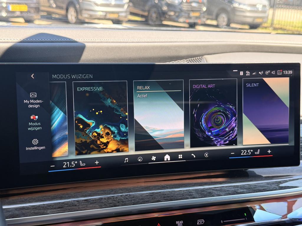 BMW 7 Serie 750e xdrive | bowers & wilkins | 360 | skylounge | leder | trek