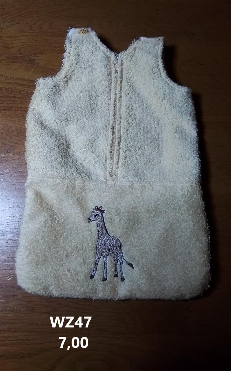 Poppenkleertjes baby born. Slaapzak. Opbrengst KiKa.