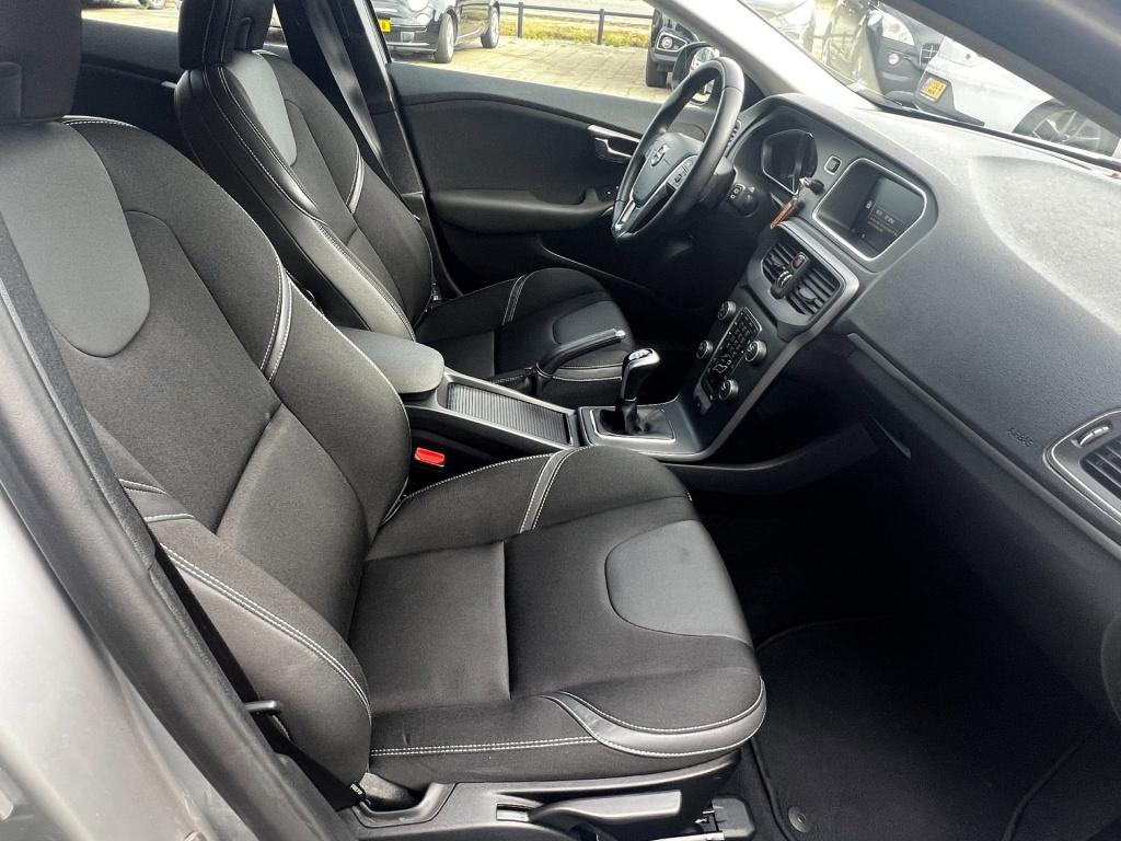 Volvo V40 2.0 t2 momentum, navi, afn. trekhaak enz...