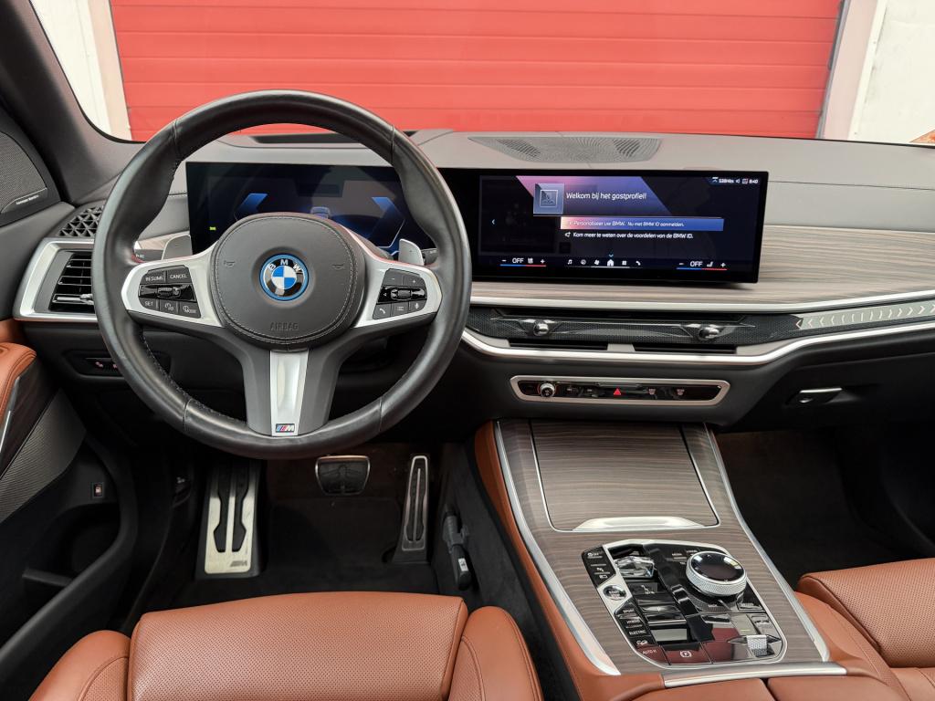 BMW X5 xdrive50e m-sport | pano | luchtvering | elek. trekhaak | rijklaar i