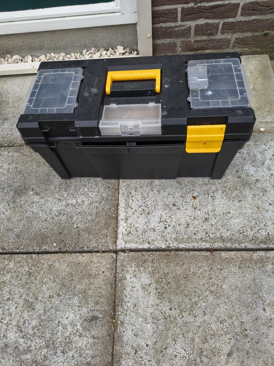 Kunststof gereedschapskoffer gratis op te halen