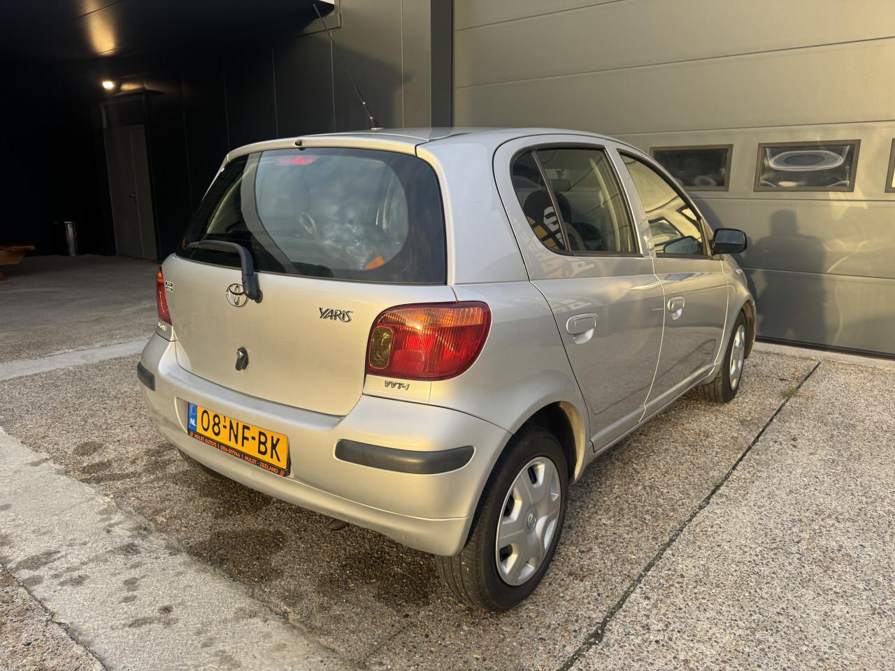 Toyota Yaris 1.3 VVT- i 5DR 2003 Zilver Apk Nap