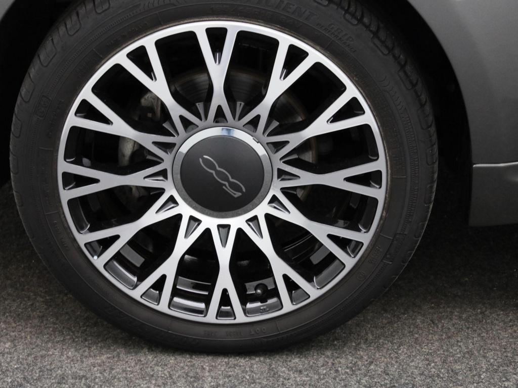 Fiat 500 1.0 hybrid dolcevita | panorama dak | parkeer sensoren | climate c