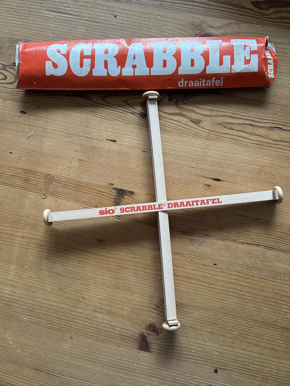 Scrabble draaitafel.