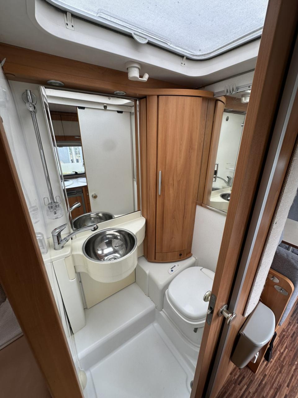 Hymer Onbekend hv 562 compacte hymer van | half-integraal met lengtebedden 