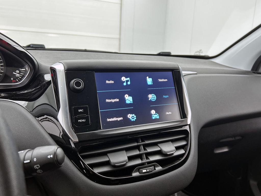 Peugeot 208 82 pk blue lion | rijklaar | trekhaak | navigatie | parkeersens