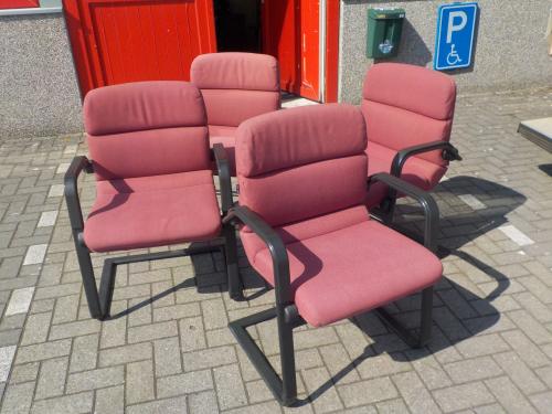 4  stevige Aherd kantoor stoelen setprijs 75 euro