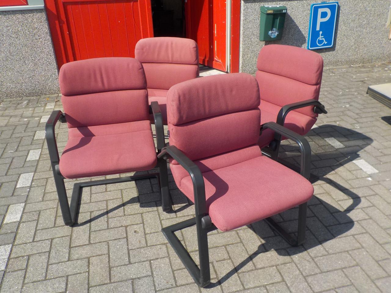 4  stevige Aherd kantoor stoelen setprijs 75 euro