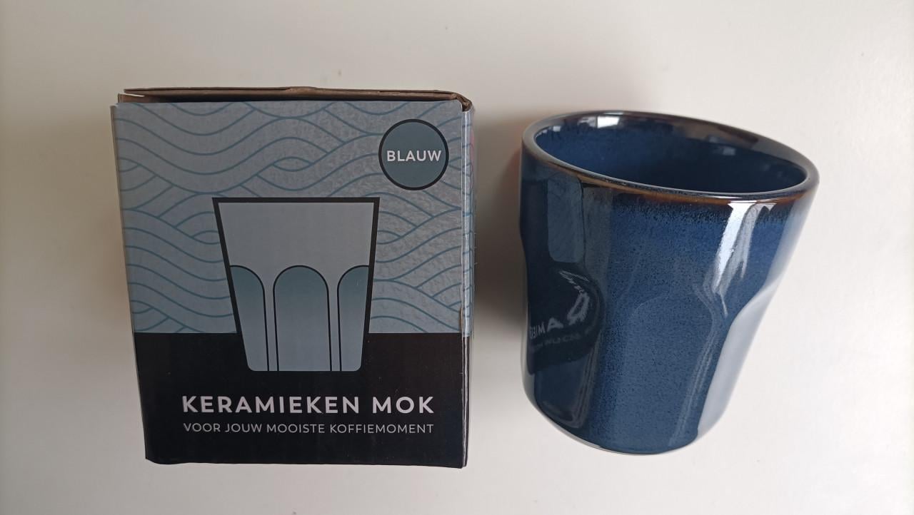 Kruidvat mok van keramiek. Blauw. Nieuw.