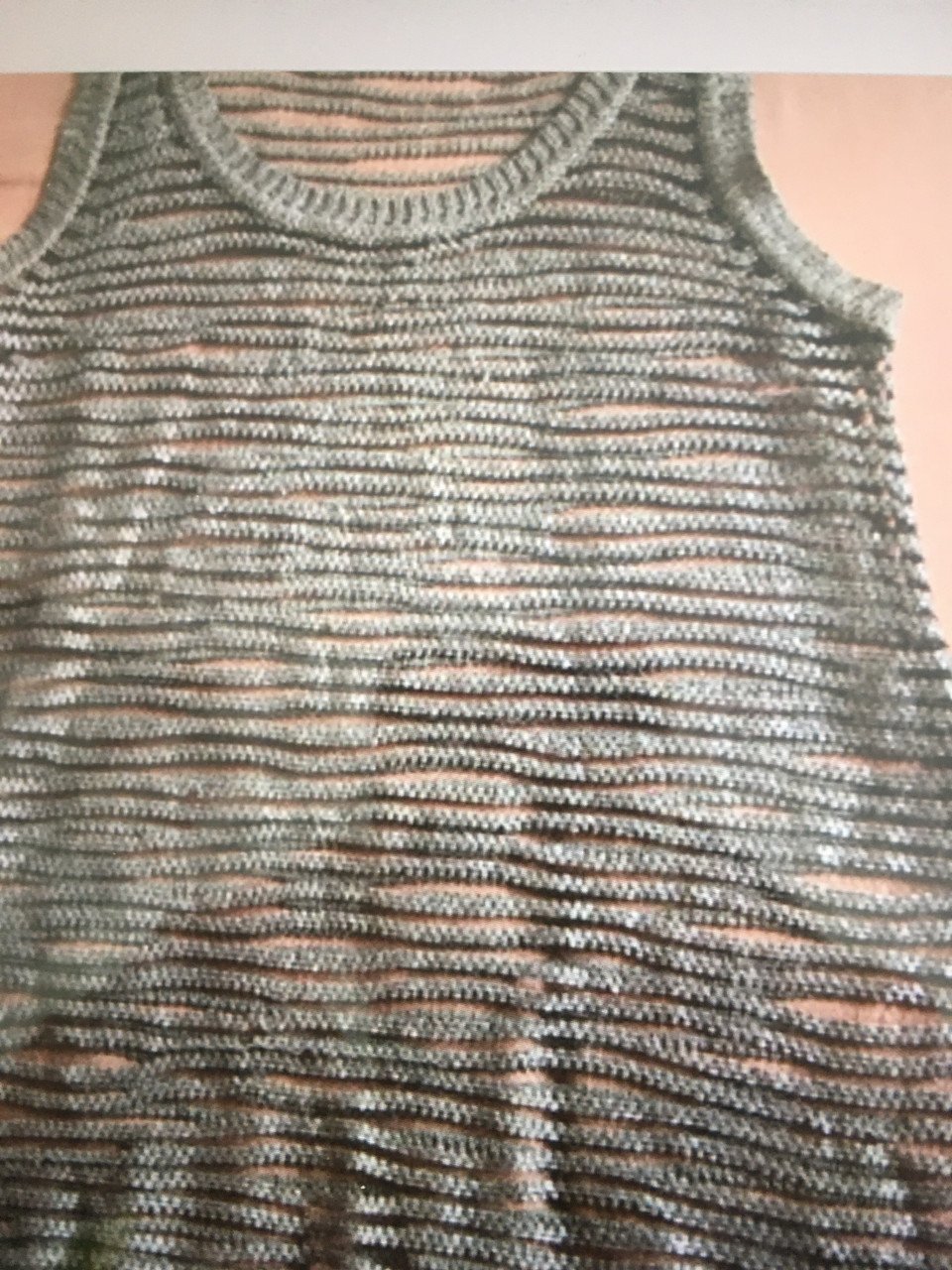 Apart tuniek goudkleurig gedragen maar nog heel netjes maat xl